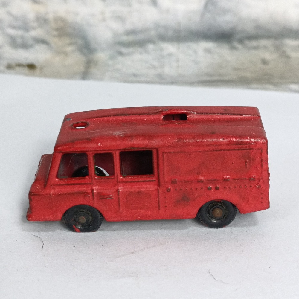 Matchbox Series No 57 Land Rover Fire Truck Lesney Made in England  Painted ed